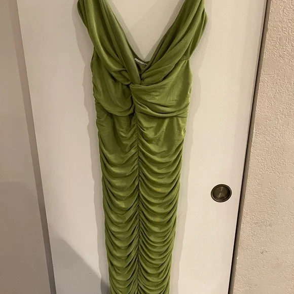 Fashion Nova off the shoulder Green Dress - Picture 3 of 5